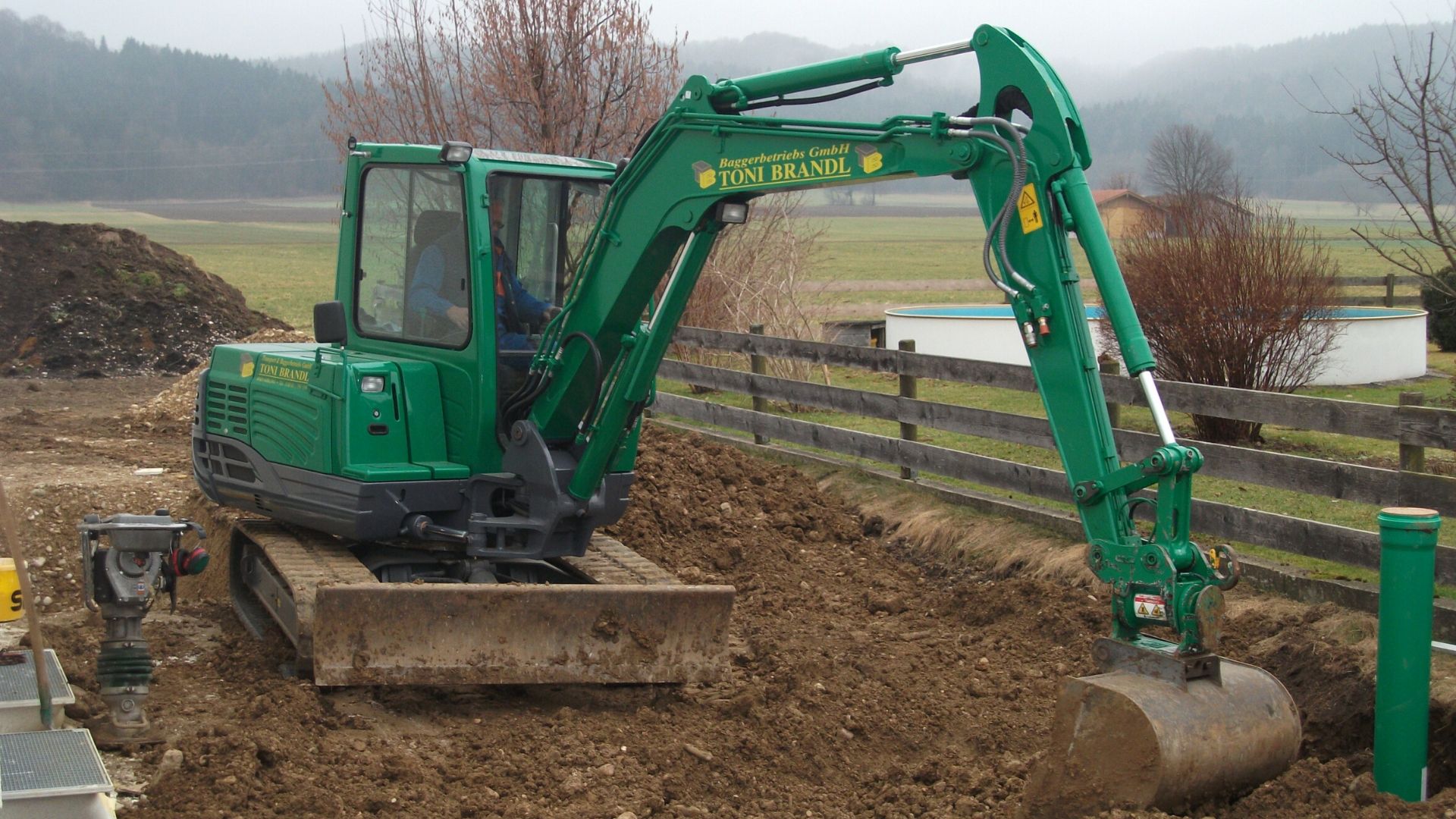 Takeuchi TB250 – Kompaktbagger im Fuhrpark von Baggerbetrieb Brandl
