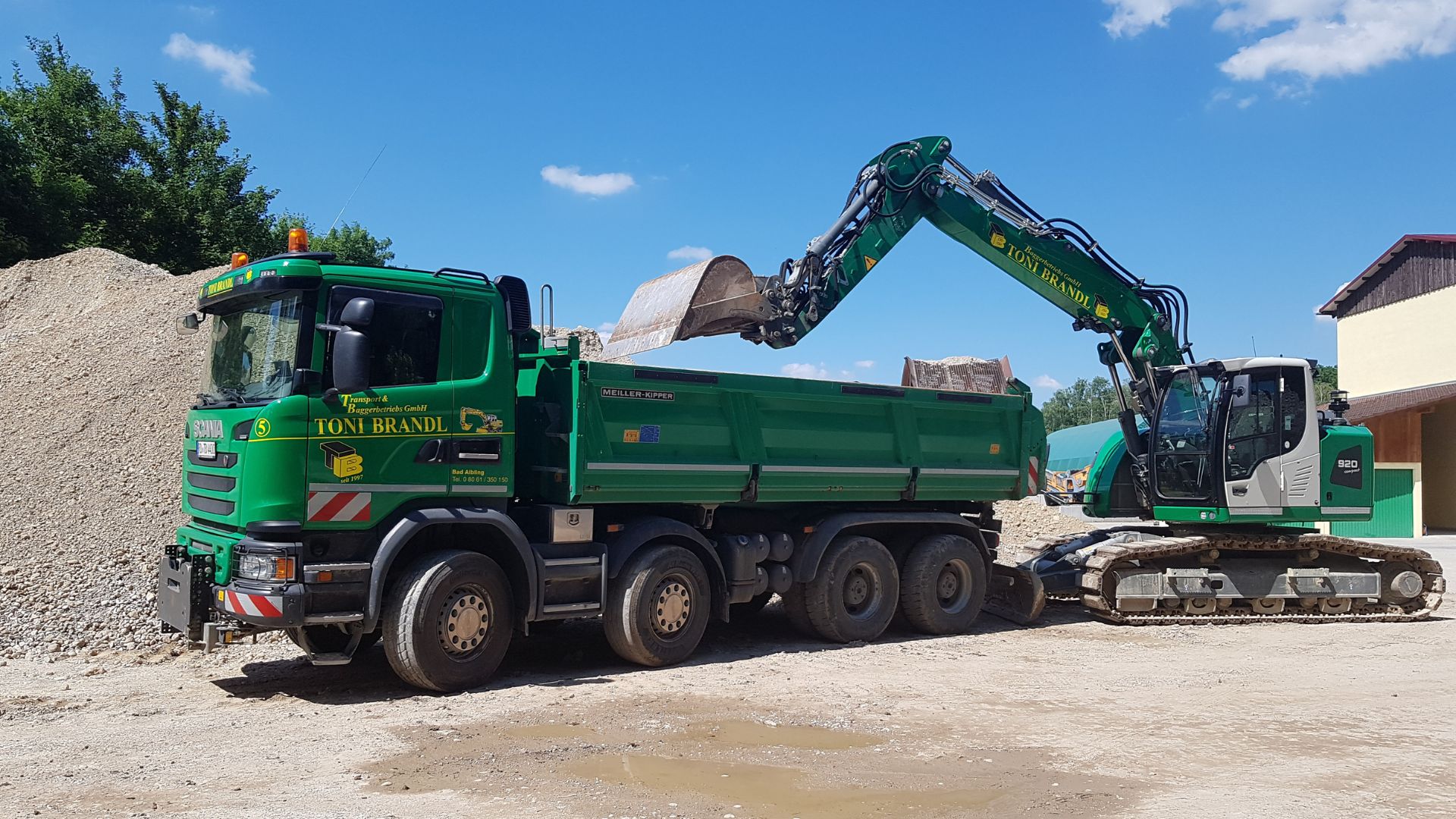 Scania 4-Achskipper – 4-Achskipper im Fuhrpark von Baggerbetrieb Brandl