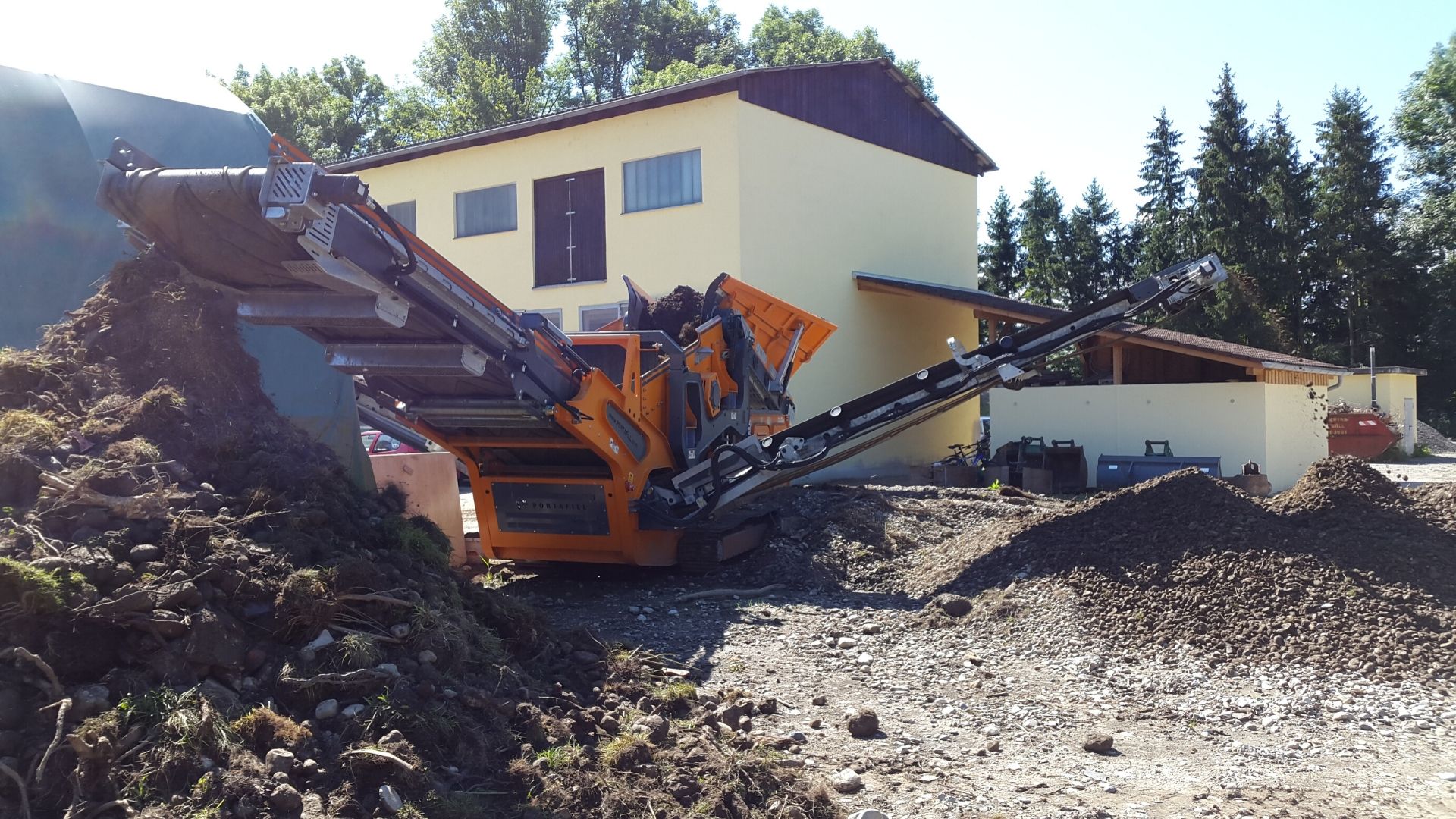 Portafill Siebanlage – Siebanlage im Fuhrpark von Baggerbetrieb Brandl