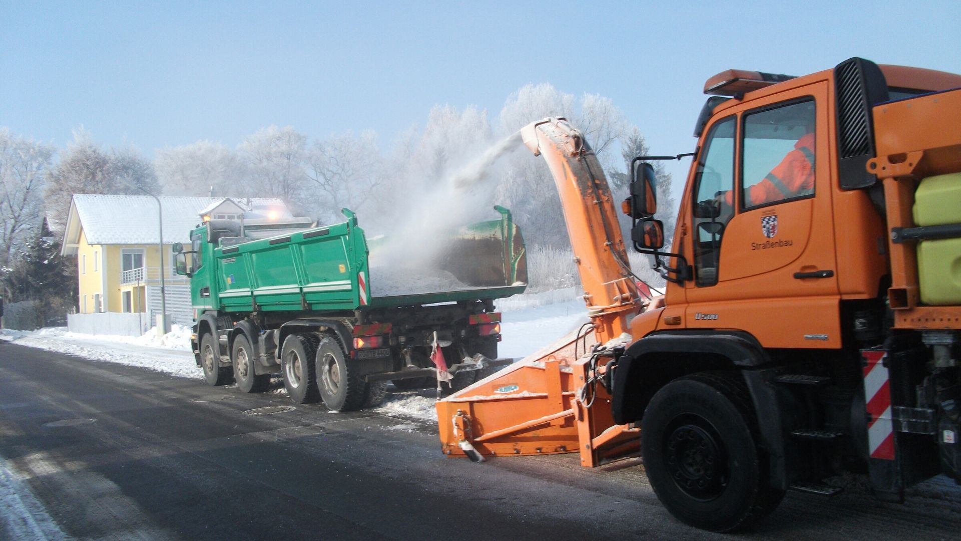 Schneeabfuhr – Baggerbetrieb Brandl