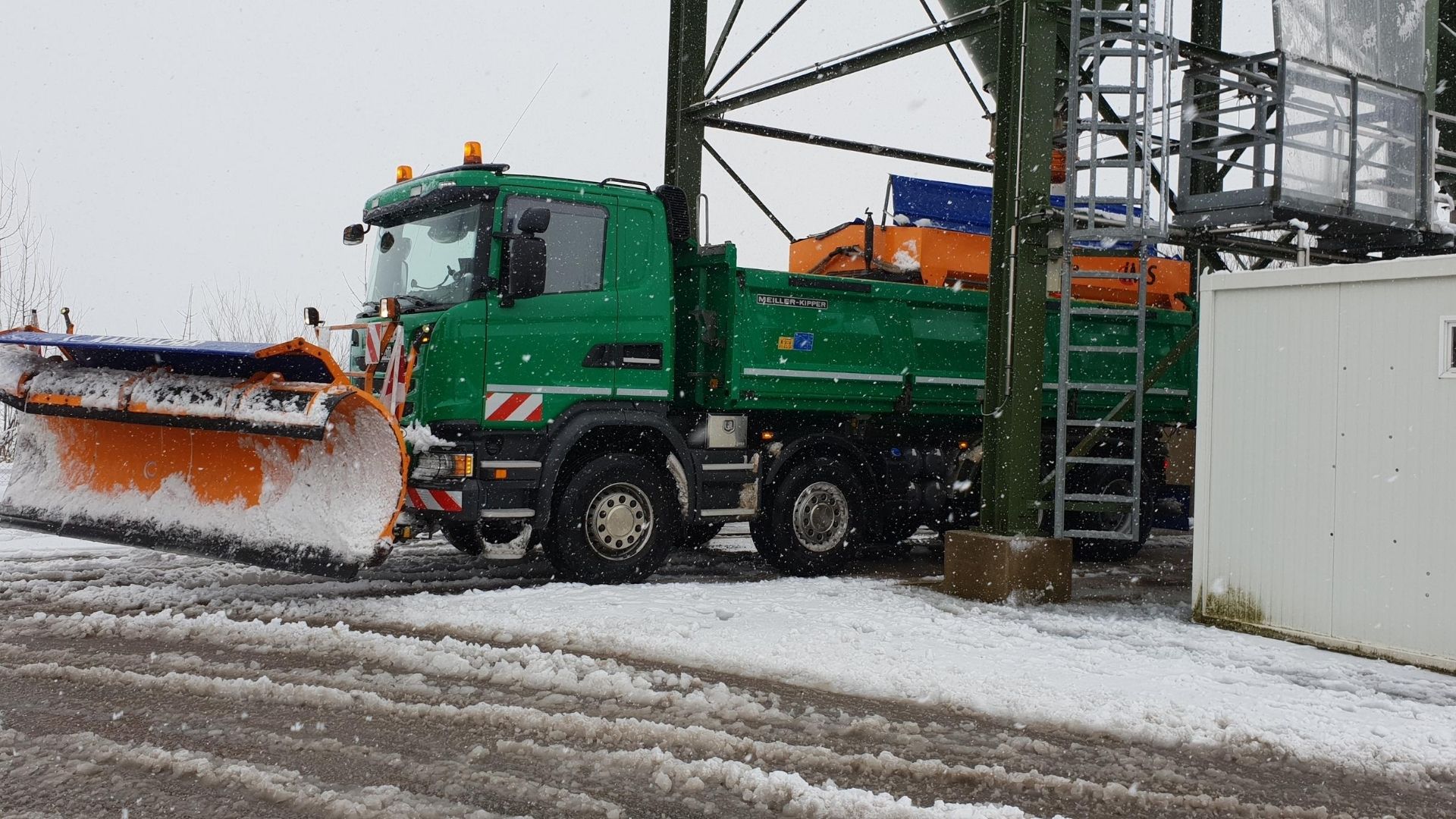 Schneeräumung & Streudienst – Baggerbetrieb Brandl
